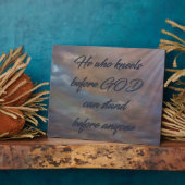 神の前にひざまずく人 フォトプラーク (側面)