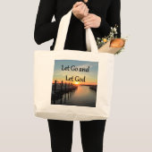 神の夕日を撮影して行く ラージトートバッグ (正面(商品))
