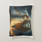 神の守護者：ライオンと守護天使の枕 アクセントクッション (正面(垂直))