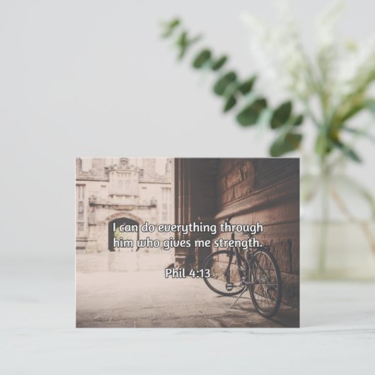 神の引用文:フィル4:13 -- "神の強与えさ" ポストカード (スタンド正面)