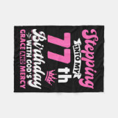 神の恵みとともに77歳の誕生日を迎える フリースブランケット (正面(横))