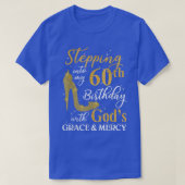 神の恵みによって私の60歳の誕生日に足を踏み入れる Tシャツ (デザイン正面)