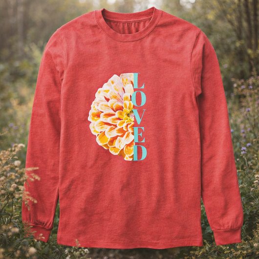 神の愛を受けた百日菊の花 キリスト教の花柄デザイン トライブレンドTシャツ
