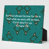 神の愛聖なる書物、 経典引用文ローマ5:8 フォトプラーク (側面)