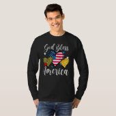 神の祝福アメリカ愛国的アメリカ国旗ハート Tシャツ (正面フル)