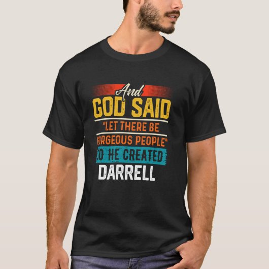 神はこう言った それでDARRELLを作った Tシャツ ジョーク D (正面)
