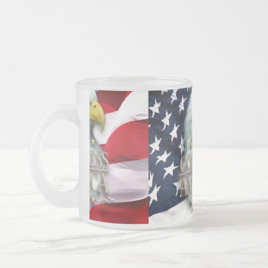 神はアメリカのワシを賛美します フロストグラスマグカップ (左)
