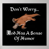 神はユーモアのセンスを持っている – Platypus おもしろい ポスター (正面)