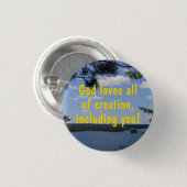 神は創造ボタンのすべてを愛している 缶バッジ (正面&裏面)