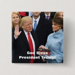 神は大統領を賛美しますTrump Button 缶バッジ