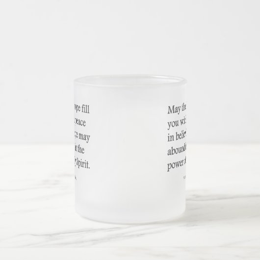 神は希望、喜びおよび平和ロマンの15:13を与えるように フロストグラスマグカップ (中央)