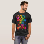 神は彼女の中におられる、彼女は落ちない 詩篇46篇5節 Tシャツ (正面フル)