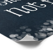 神は彼女の内にあり、彼女は聖書の聖句を秋しない ポスター (角)