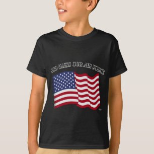 神は我々の空軍を米国の旗で祝福する Tシャツ