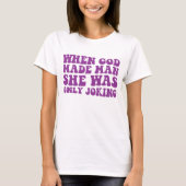 神は男を作った時冗談で女を作った フェミニスト Tシャツ (正面)