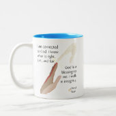 神は神の賛美御子だ。私は誠実なマグカップを歩く ツートーンマグカップ (左)