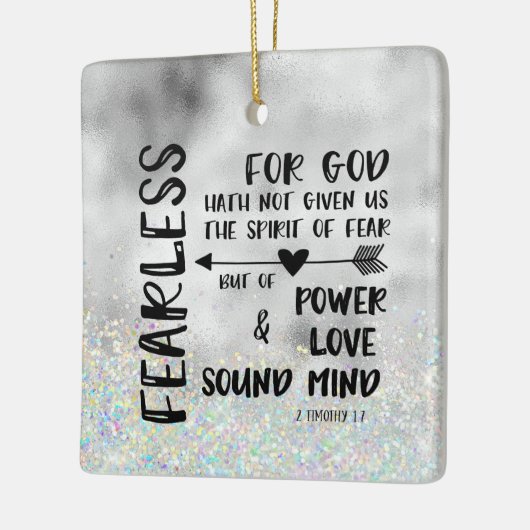 神は私たち与えの恐怖の聖句を持っていない セラミックオーナメント (左)