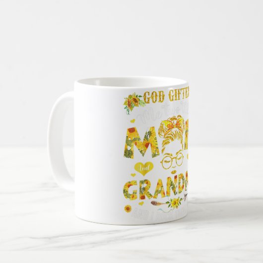 神は私に2つのタイトルの母と祖母の花のモを与えた コーヒーマグカップ (正面左)