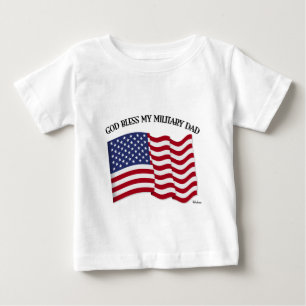 神は私の軍隊パパを米国の国旗で祝福 ベビーTシャツ