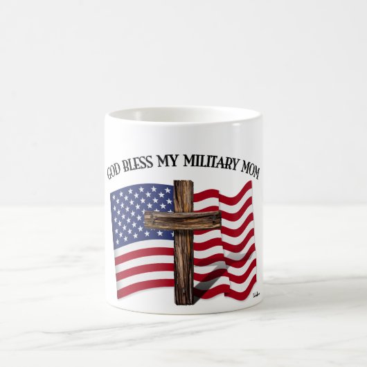 神は私の軍隊母の険しい十字架と米国旗を祝福 コーヒーマグカップ (中央)