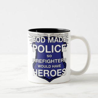 神は警察のコーヒー・マグを作りました ツートーンマグカップ