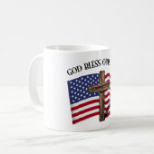 神は険しい十字架と米国旗で我々の軍隊を祝福する コーヒーマグカップ (正面左)
