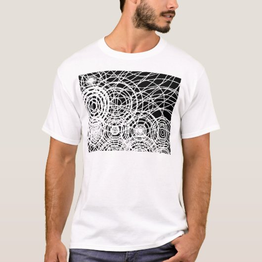 神は黒い水に触れる Tシャツ (正面)