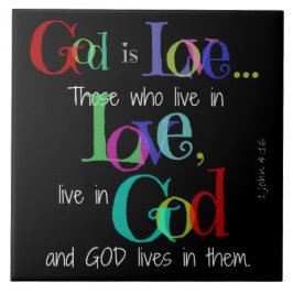 神は黒の愛(ジョンの4:16)色の文字です タイル