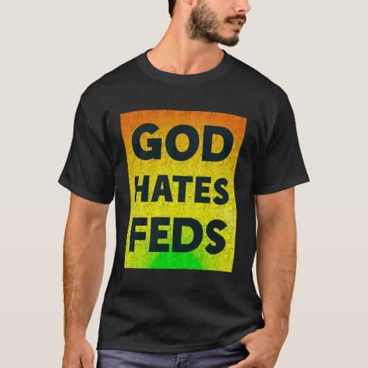 神はFedsクリスチャンを嫌おもしろいう Tシャツ (正面)