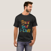 神を信じてユーモアを冷やす Tシャツ (正面フル)