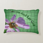 神を花に乗せて行感動的け アクセントクッション (裏面)