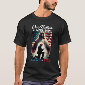 神トランプの下の1つの国2024神アメリカ国旗 Tシャツ