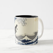 神奈川のすばらしいサーファー ツートーンマグカップ (正面右)