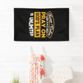 神祈の無制限の計画に基づいて信頼し、信頼する 横断幕 (インサイチュ)