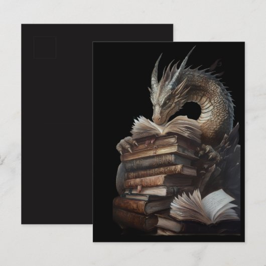 神秘のドラゴンが古書を読む ポストカード | ギョク (正面/裏面)