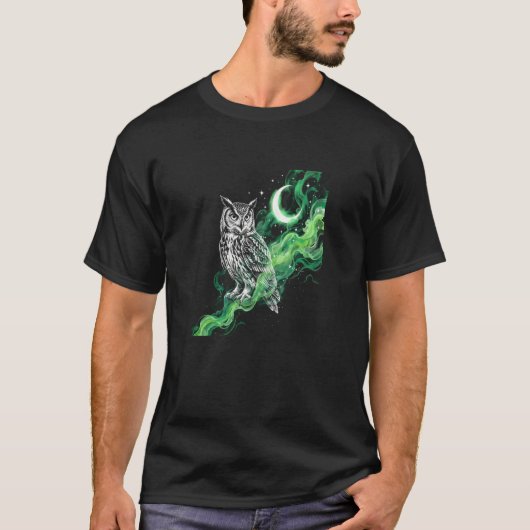 神秘のフクロウと月 Tシャツ - 野生生物のアート (正面)