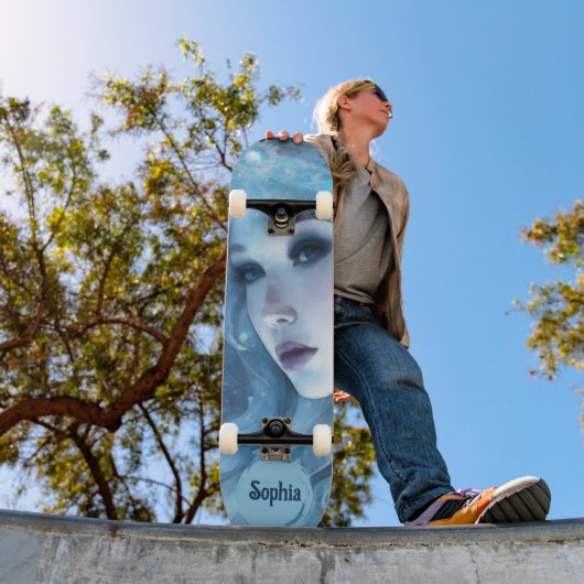 神秘的なアイスクイーン – ファンタジー冬の女神アート スケートボード (室外1)