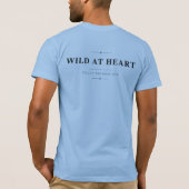 神秘的なオオカミの森Tシャツ(背面:Wild at Heart) Tシャツ (裏面)