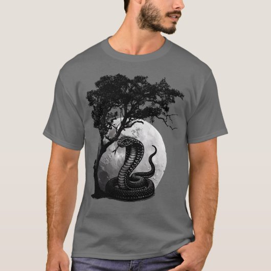 神秘的なコブラの蛇と木のグラフィックTシャツ Tシャツ (正面)