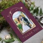 神秘的なシックなプラム金ゴールドスタームーンフォト結婚ズ サンキューカード<br><div class="desc">神秘的なシックな梅金ゴールド星月宇宙写真のサンキューカード結婚は、太陽、月、星を含み、写真を囲む金ゴールドフレームが梅の背景にお気に入りのある。メッセーカスタムジ感謝していをカードの内側に追加する。提供された文字ボックスの文字を編集し、写真を追加してパーソナライズお気に入りのする。写真のヒント： Zazzleにアップロードする前に写真を中心に。©Evco Studio www.zazzle.com/store/evcostudioによる設計</div>