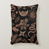 神秘的なシンボル：ヘビ、太陽、月。 アクセントクッション (正面(垂直))