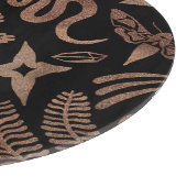 神秘的なシンボル：ヘビ、太陽、月。 カッティングボード (角)