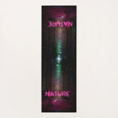 神秘的なトウヒの森の自然ネオンマゼンタのサイン ヨガマット (裏面)