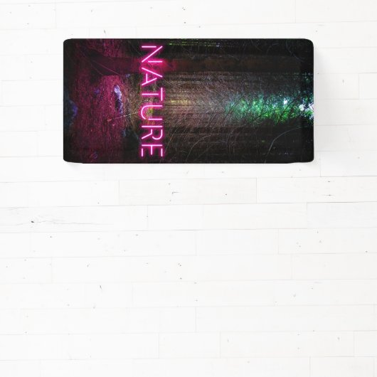 神秘的なトウヒの森の自然ネオンマゼンタのサイン 横断幕 (インサイチュ)