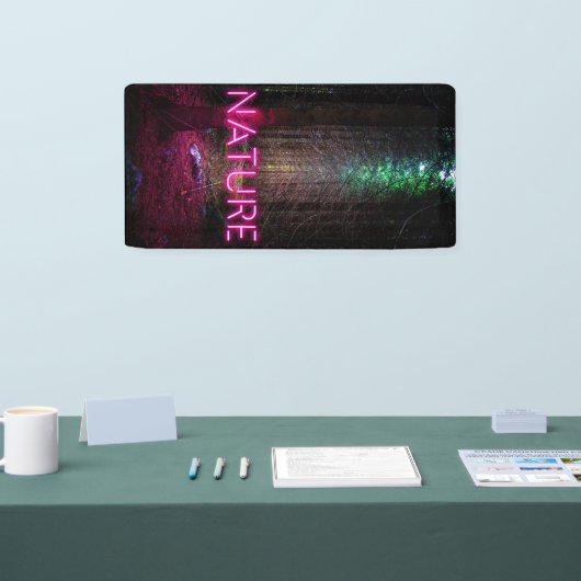 神秘的なトウヒの森の自然ネオンマゼンタのサイン 横断幕 (トレードショー)