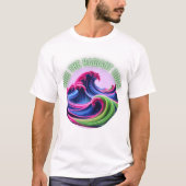 神秘的なネオンの波 - 輝く潮流に乗れ Tシャツ (正面)