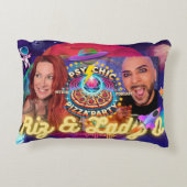 神秘的なピザパーティー枕 アクセントクッション (裏面)