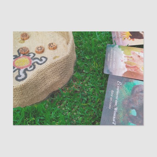 神秘的なメッセージ：草の上のタロットとアラクル 薄葉紙 (正面)