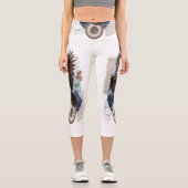 神秘的なレイヴンコラージュ – ヴィンテージと未来的 カプリレギンス (正面)