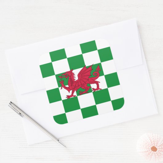 神秘的なレッドケルトのドラゴン国旗 スクエアシール (封筒)